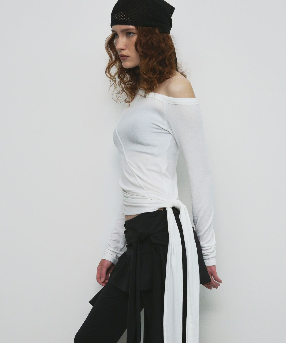 샌드릭(SANDRIC) ONE SHOULDER UNBALANCED STRAP T-SHIRT_IVORY