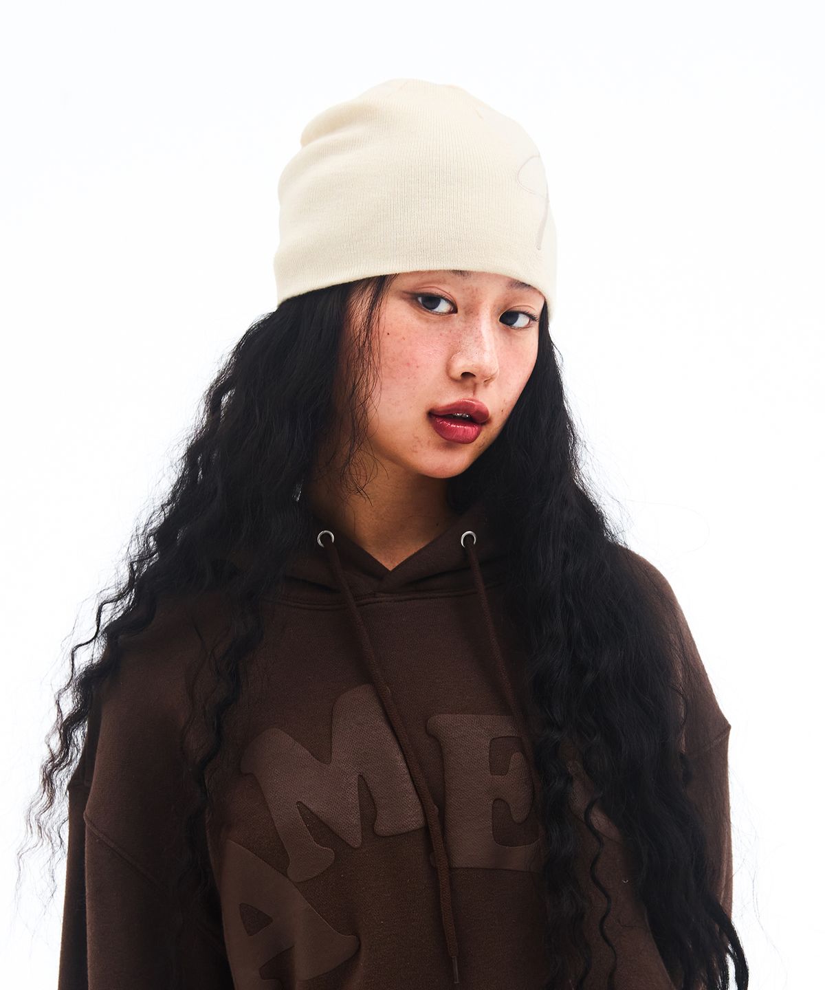 아메스 월드와이드(AMES-WORLDWIDE) BIG TYPO BEANIE IVORY