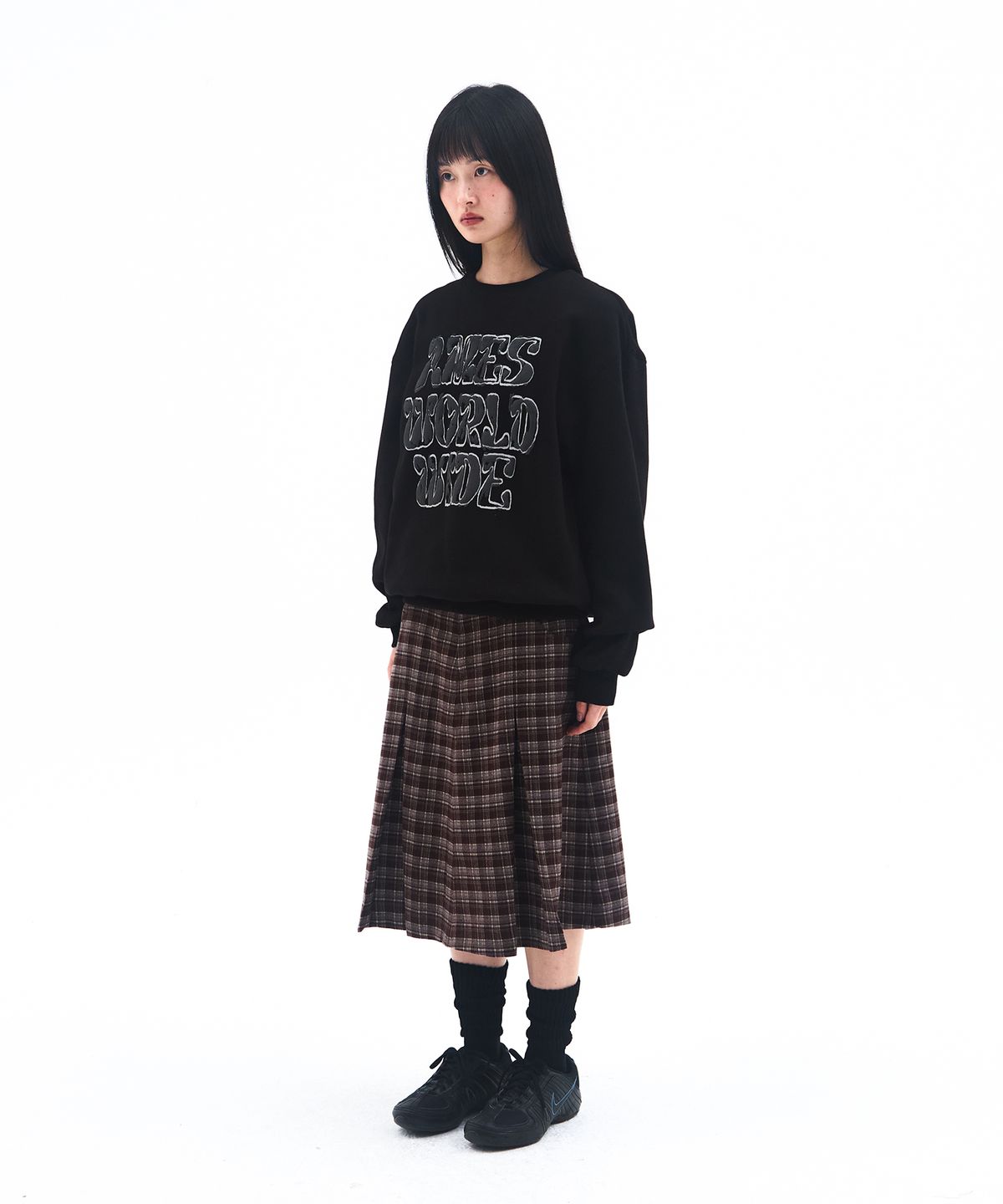 아메스 월드와이드(AMES-WORLDWIDE) BIG TYPO SWEATSHIRT BLACK