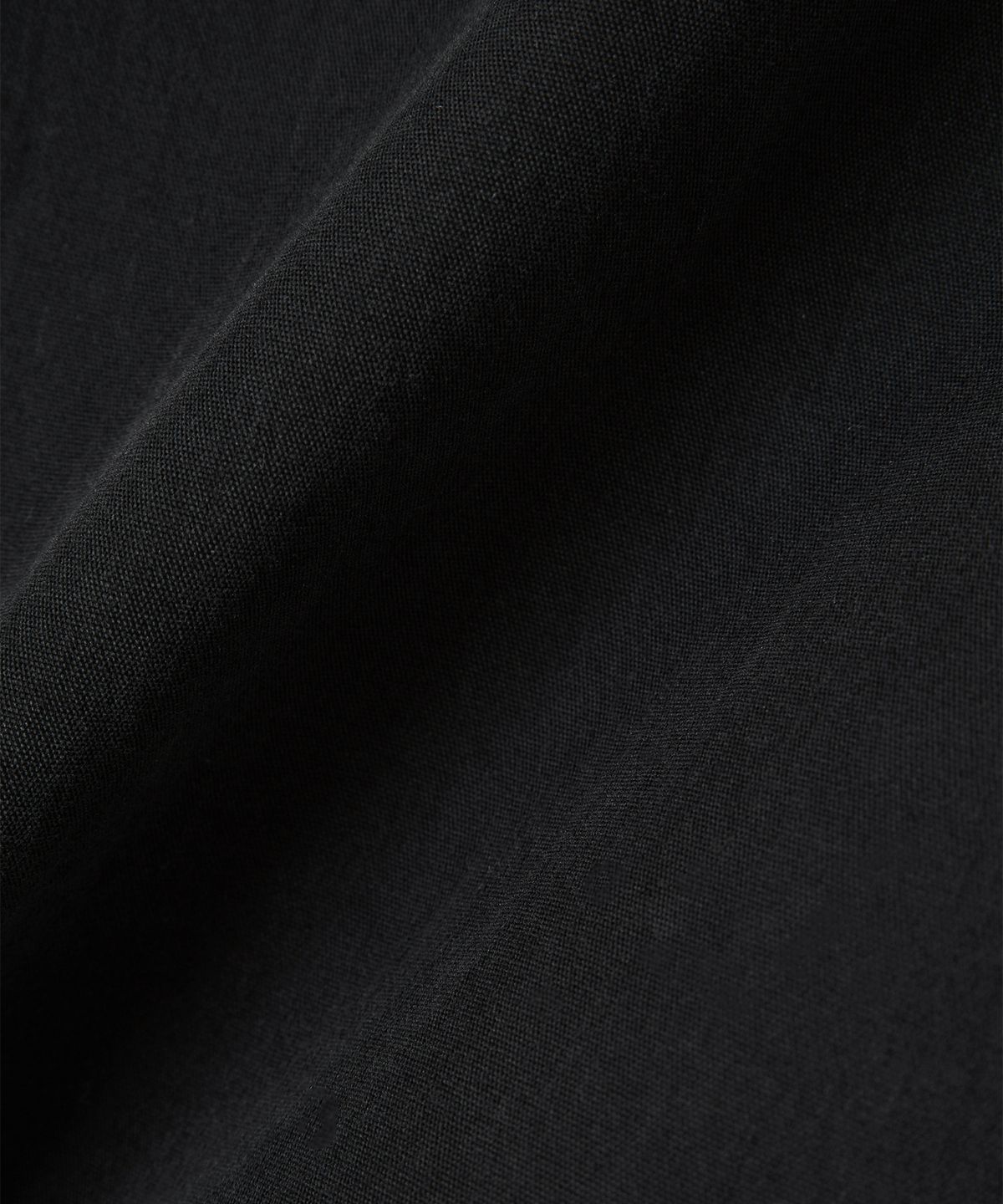 우알롱(WOOALONG) Diagonal Muted Garment-Washed Shirt - BLACK