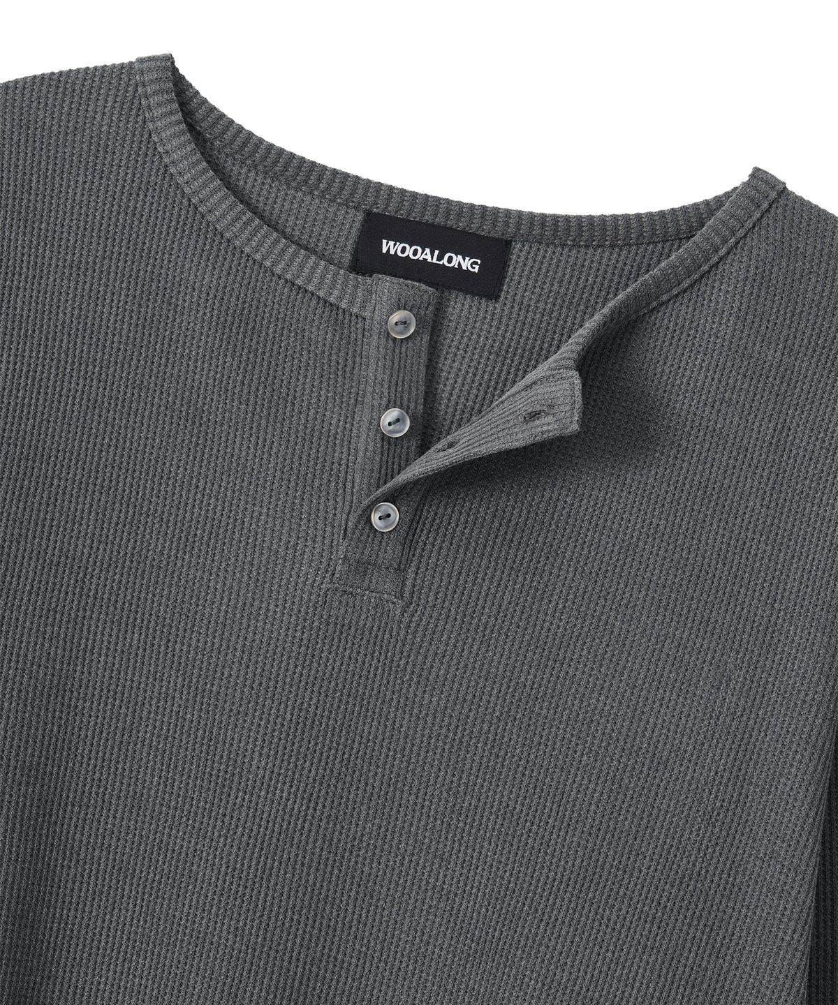 우알롱(WOOALONG) Layered Loose Waffle Henley Neck Long Sleeve Tee - FADE CHARCOAL
