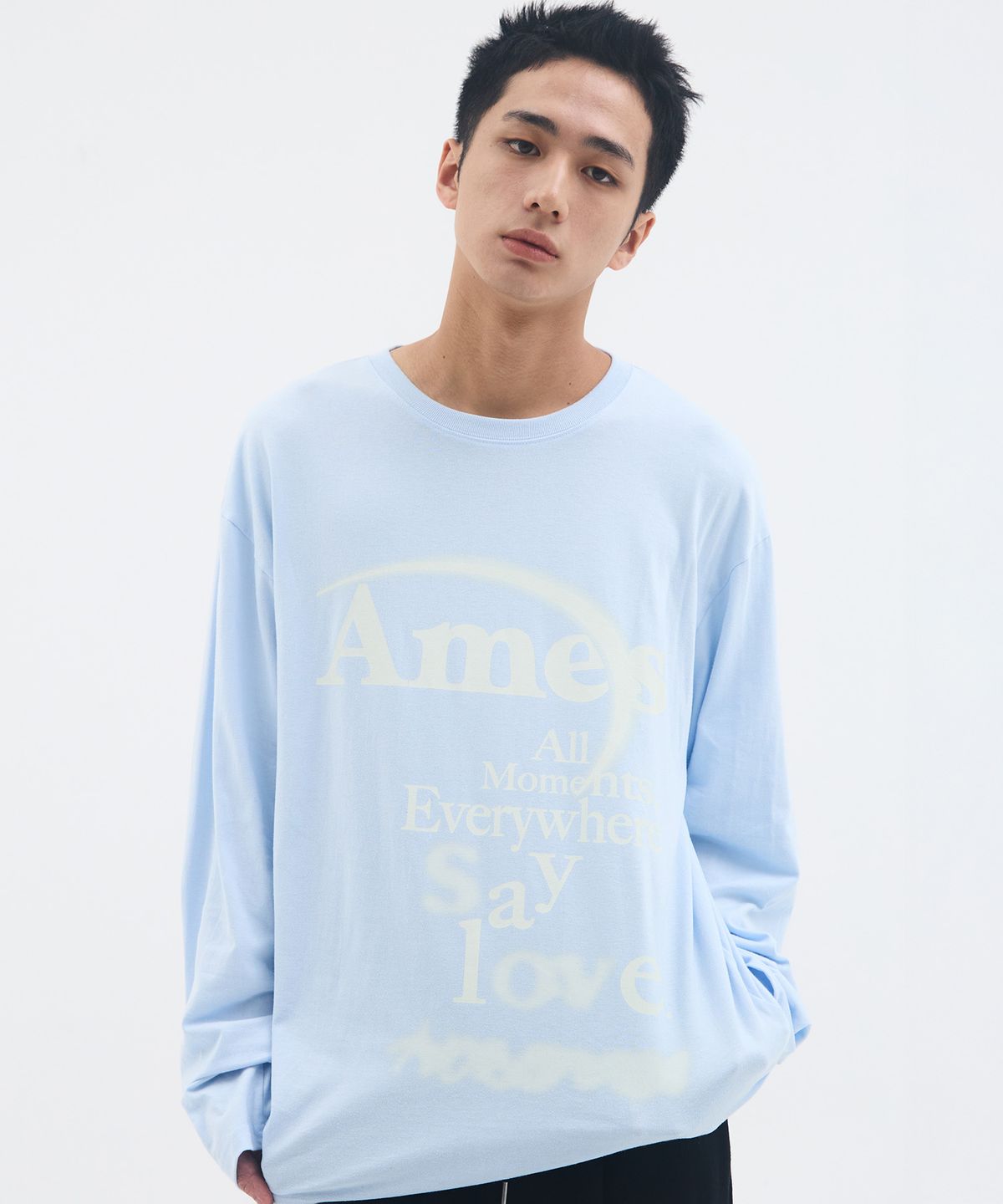 아메스 월드와이드(AMES-WORLDWIDE) BIG TYPO LONGSLEEVE TEE SKY BLUE