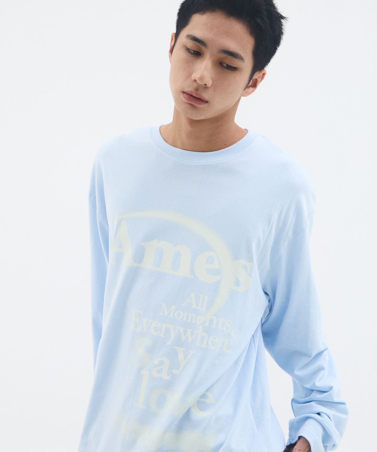 아메스 월드와이드(AMES-WORLDWIDE) BIG TYPO LONGSLEEVE TEE SKY BLUE