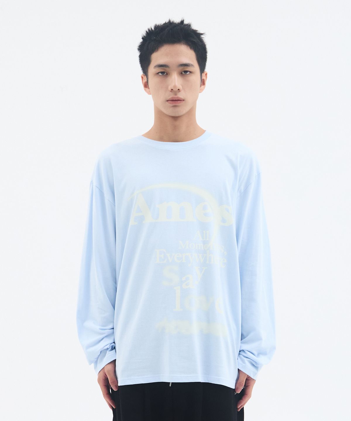아메스 월드와이드(AMES-WORLDWIDE) BIG TYPO LONGSLEEVE TEE SKY BLUE