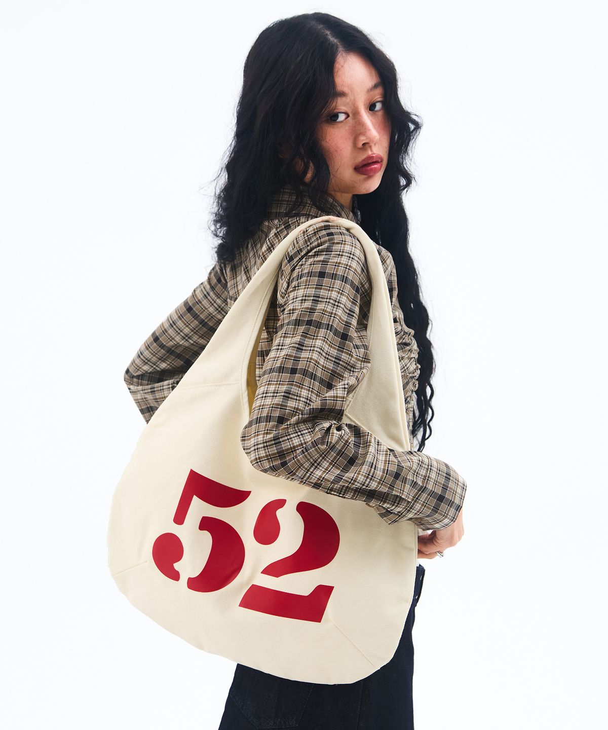 아메스 월드와이드(AMES-WORLDWIDE) 52 HOBO BAG IVORY