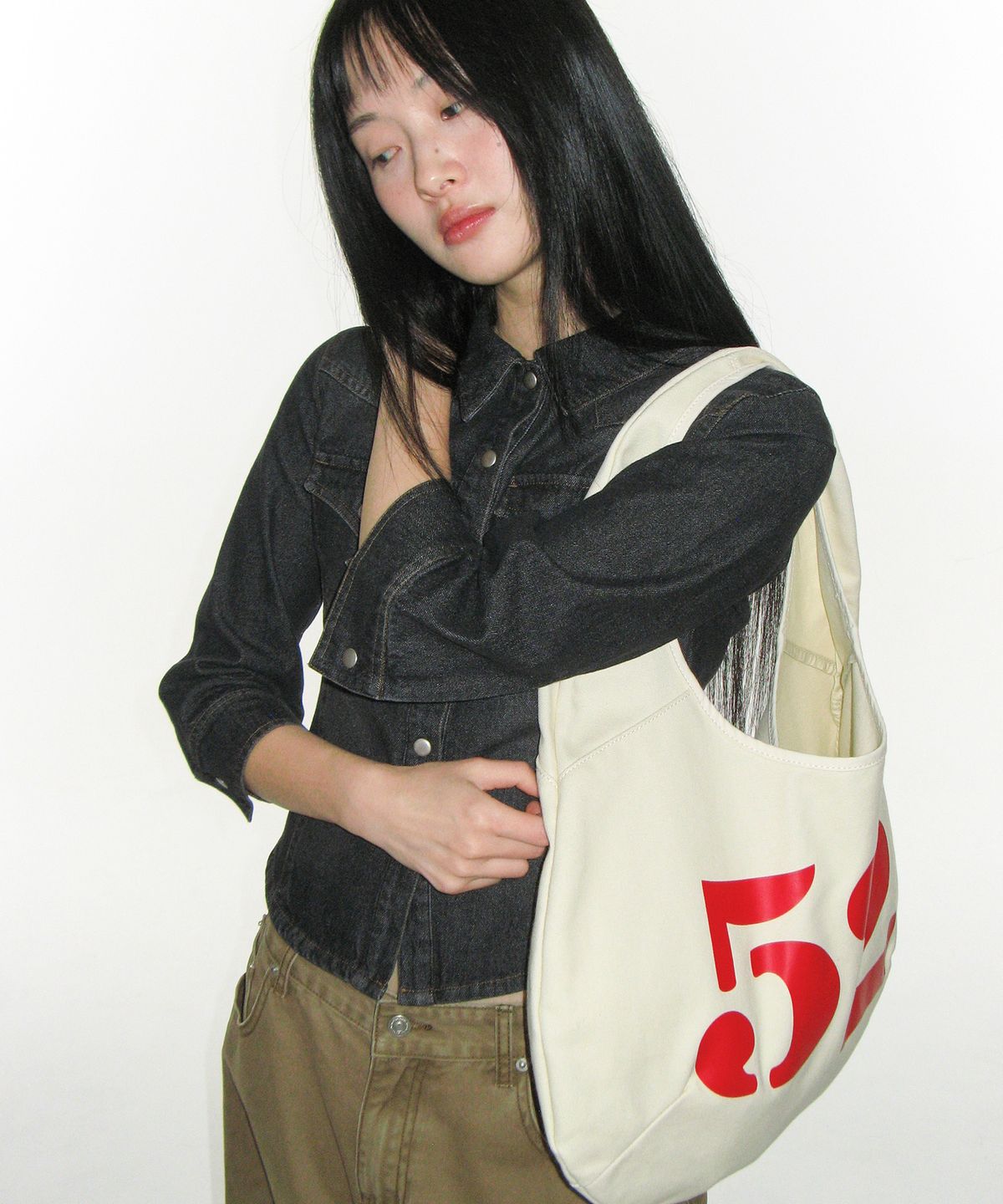 아메스 월드와이드(AMES-WORLDWIDE) 52 HOBO BAG IVORY