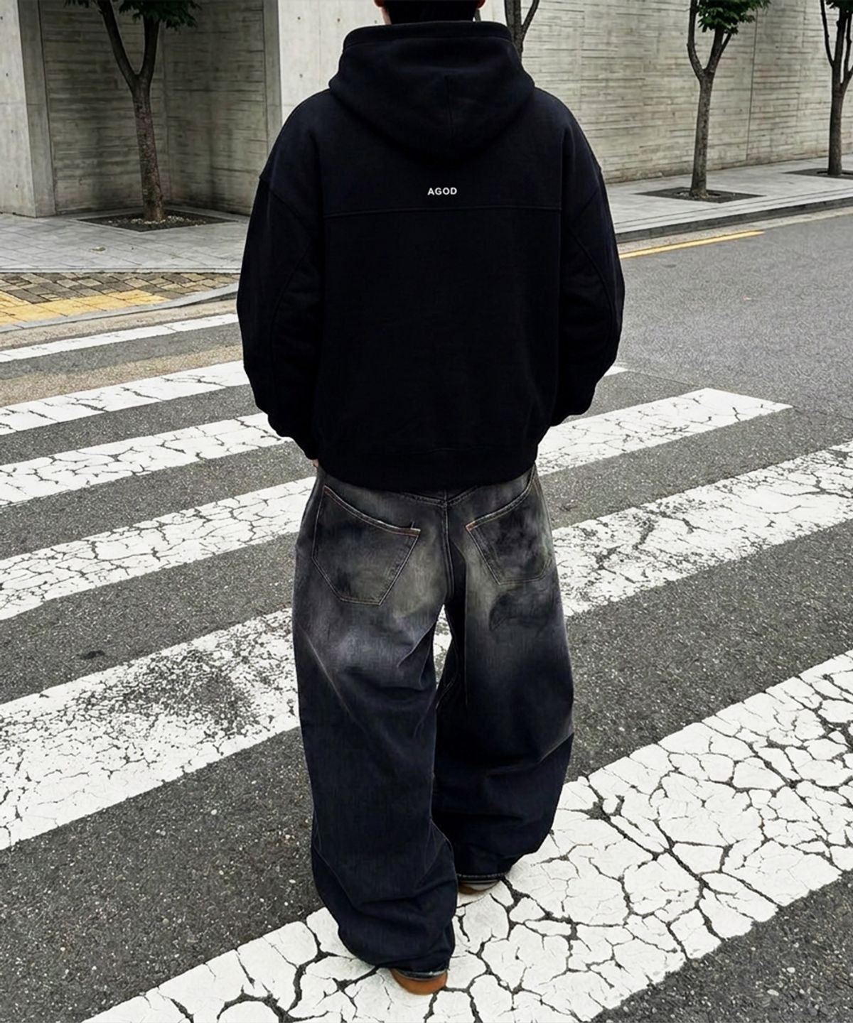 에이지오디(AGOD) 백 셔링 기모 후드 티셔츠 [블랙]