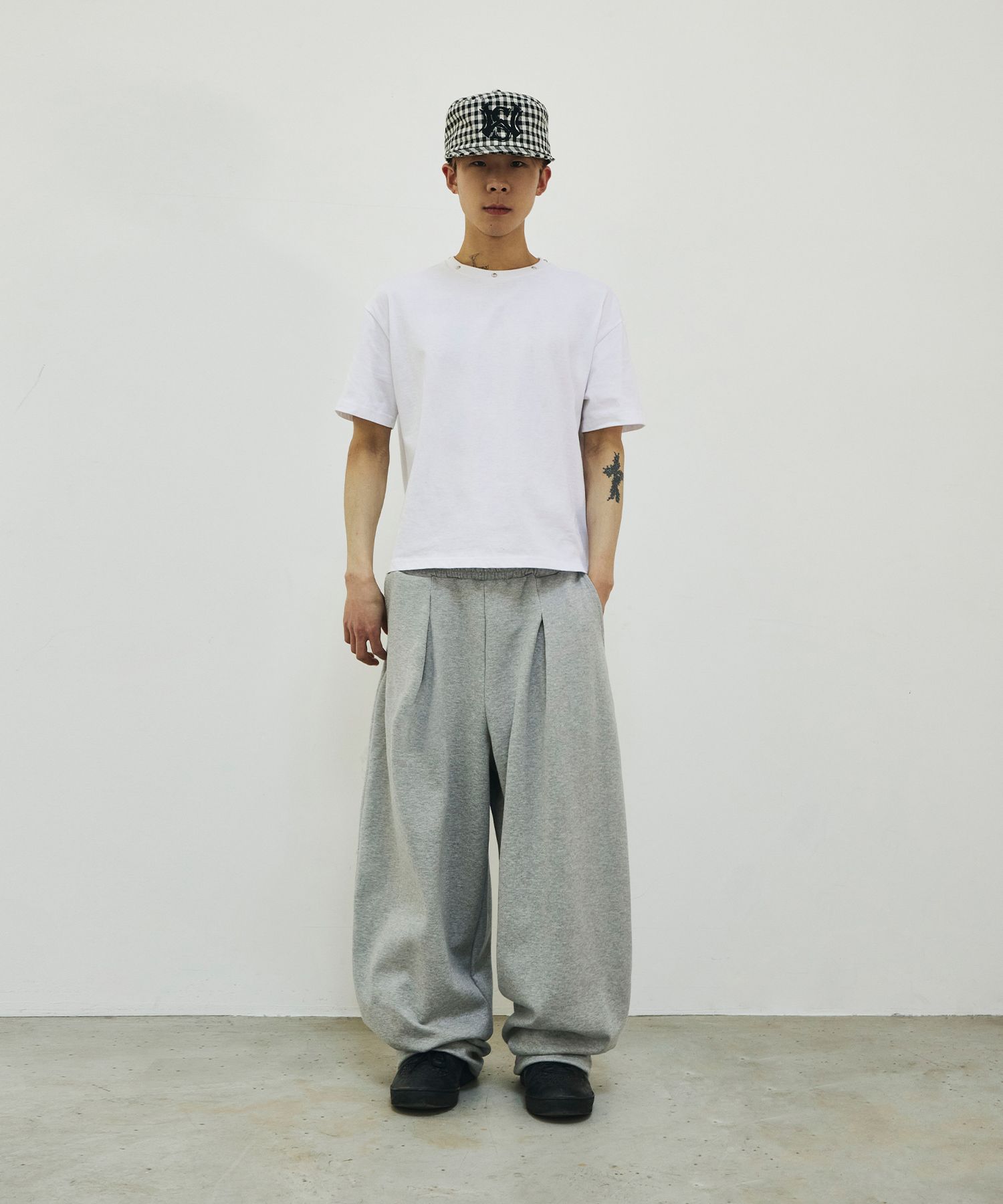 MUSINSA | SCALLYWAG Summer 88 Cross Bag Patch Sweat Pants [Gray]