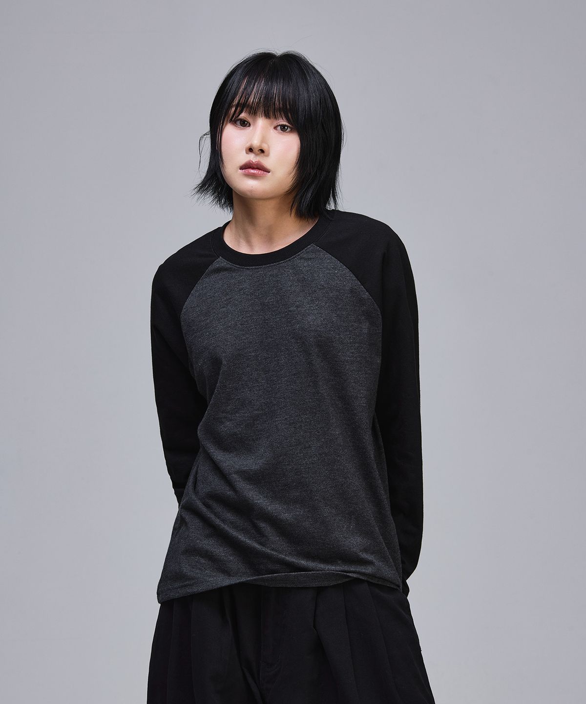 스켈리웩(SCALLYWAG) 크롭 래글런 롱 슬리브[블랙차콜]