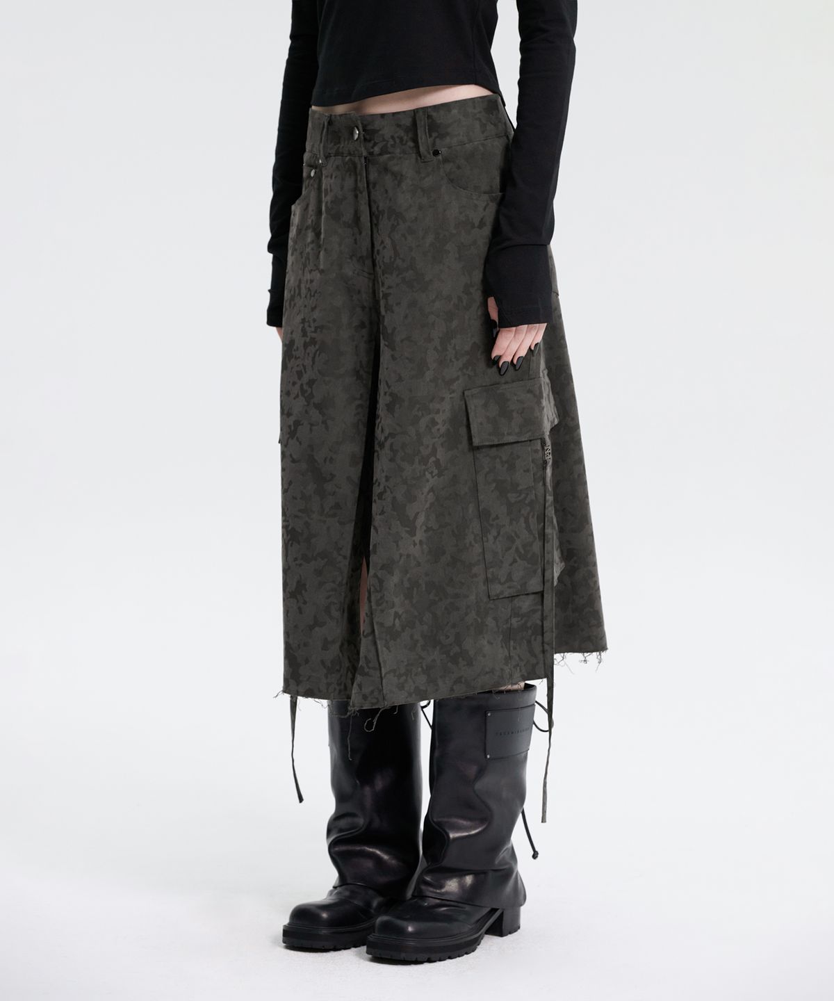 트리밍버드(TREEMINGBIRD) Camo Bermuda Cargo Skirt [ Khaki ]