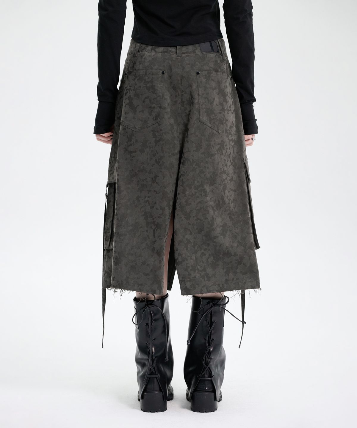 트리밍버드(TREEMINGBIRD) Camo Bermuda Cargo Skirt [ Khaki ]