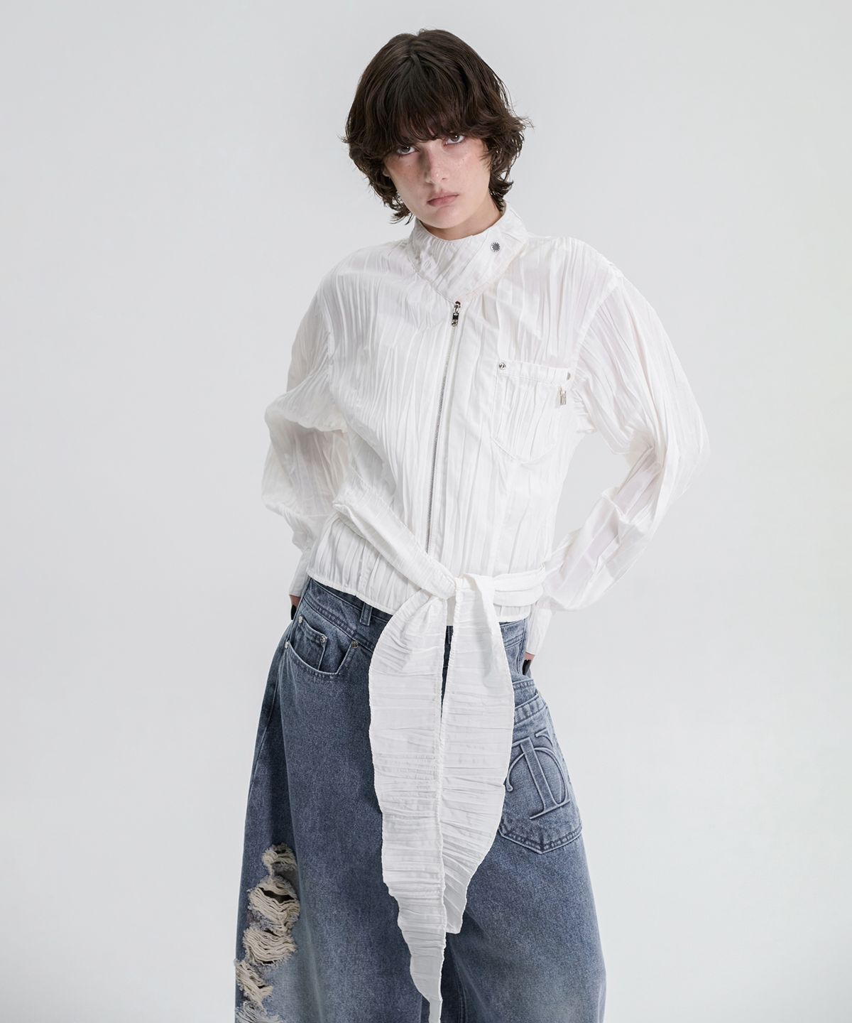 트리밍버드(TREEMINGBIRD) Crinkle Back Tie Set-up Shirt [ White ]