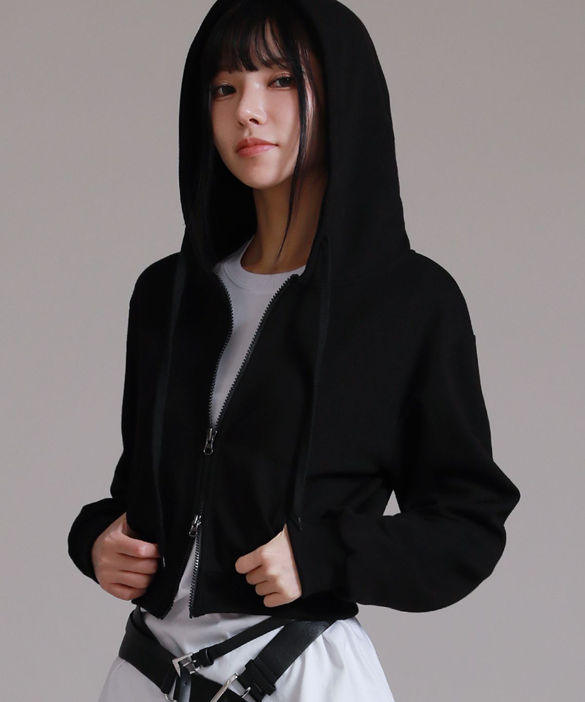 라이크더모스트(LIKE THE MOST) 스웨트 크롭 후드 집업_블랙