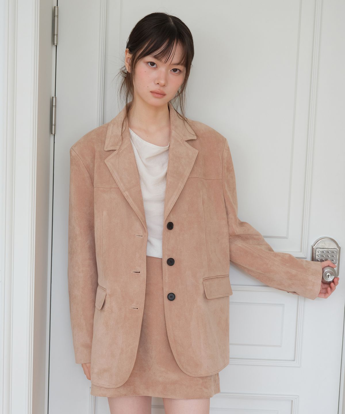 엽페(YUPPE) SUEDE OVER JACKET_BEIGE