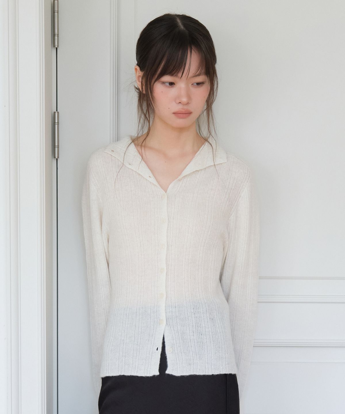 엽페(YUPPE) PLEATED BUTTON CARDIGAN_IVORY