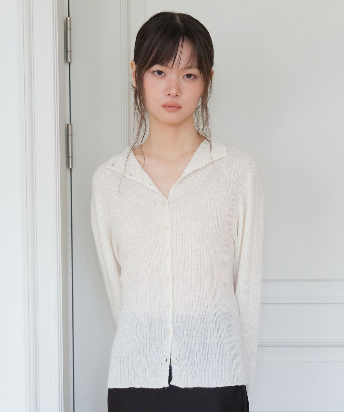 엽페(YUPPE) PLEATED BUTTON CARDIGAN_IVORY