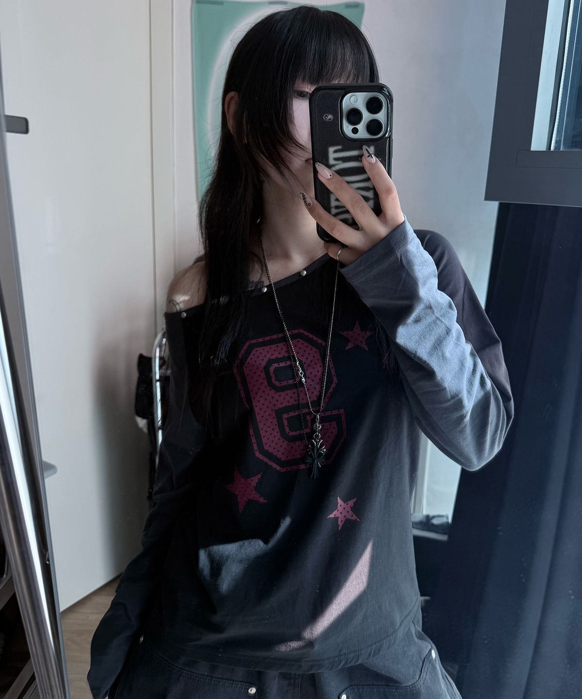 칙스(CHICKS) 나인스타 스터드 원숄더 배색 롱 슬리브 블랙