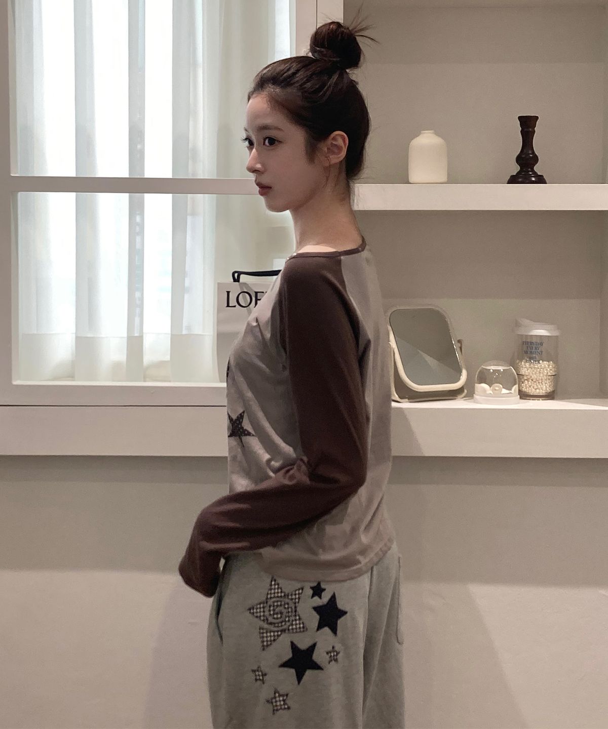칙스(CHICKS) 나인스타 스터드 원숄더 배색 롱 슬리브 베이지