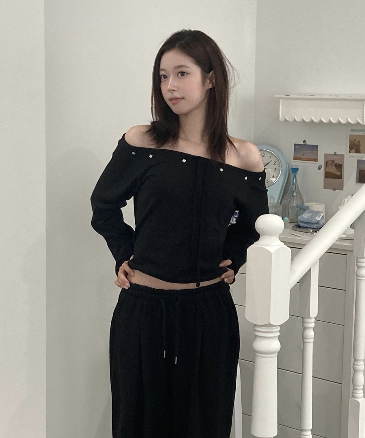 칙스(CHICKS) 스터드 투웨이 스트링 오프숄더 롱 슬리브 블랙