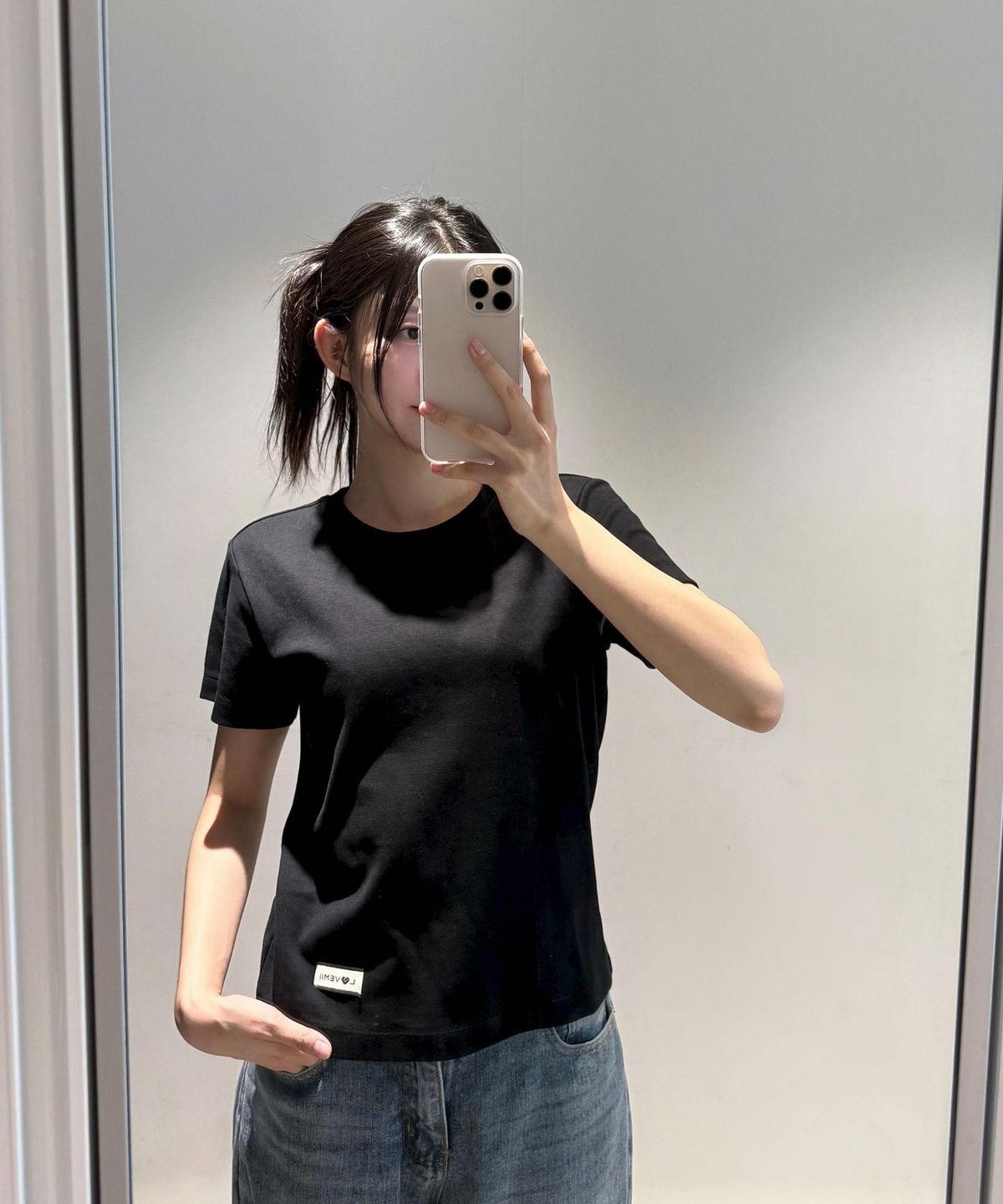 러브미오피셜(LOVEMIIOFFICIAL) 러브라벨 세미 크롭 티셔츠