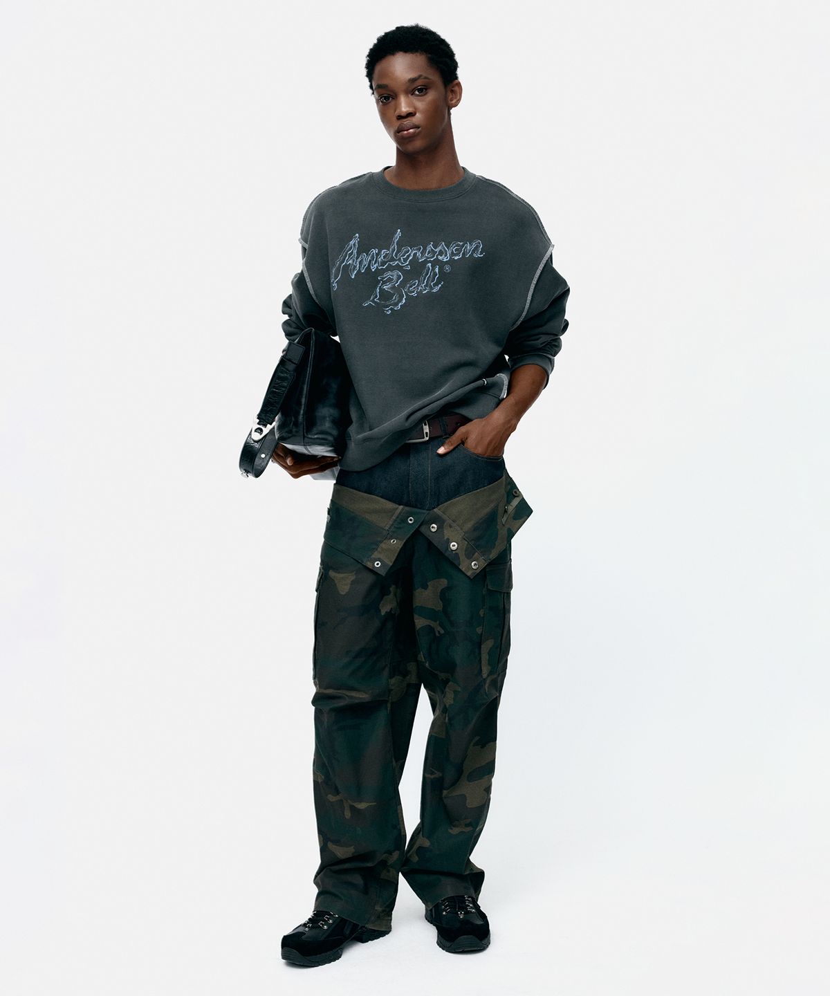 앤더슨벨(ADSB ANDERSSON BELL) UNISEX LIQUID LOGO SWEATSHIRT atb1378u(CHARCOAL)