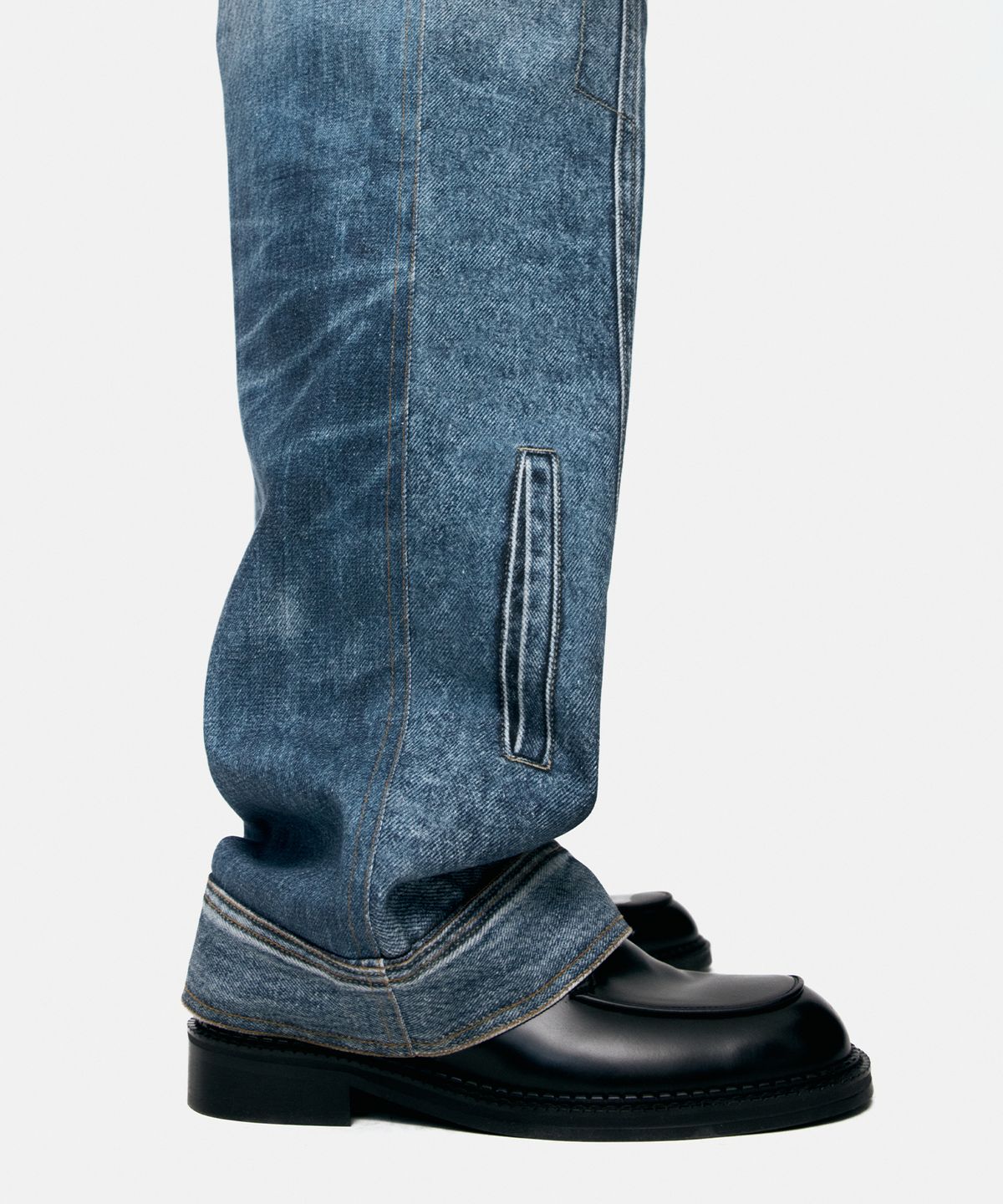 앤더슨벨(ADSB ANDERSSON BELL) UNISEX CUSTOM-LIKE PRINTED DENIM PANTS apa842u(MID BLUE)