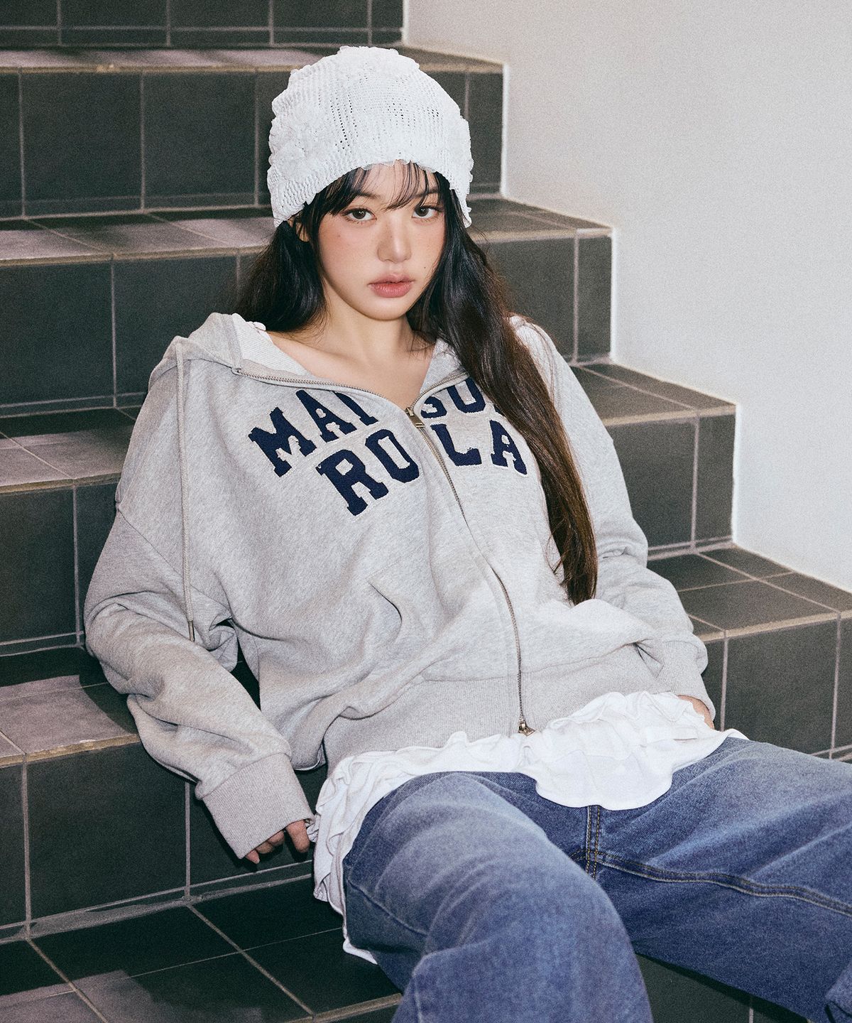 로라로라(ROLAROLA) MAISON DE ROLA EMBROIDERY HOOD ZIP-UP GRAY