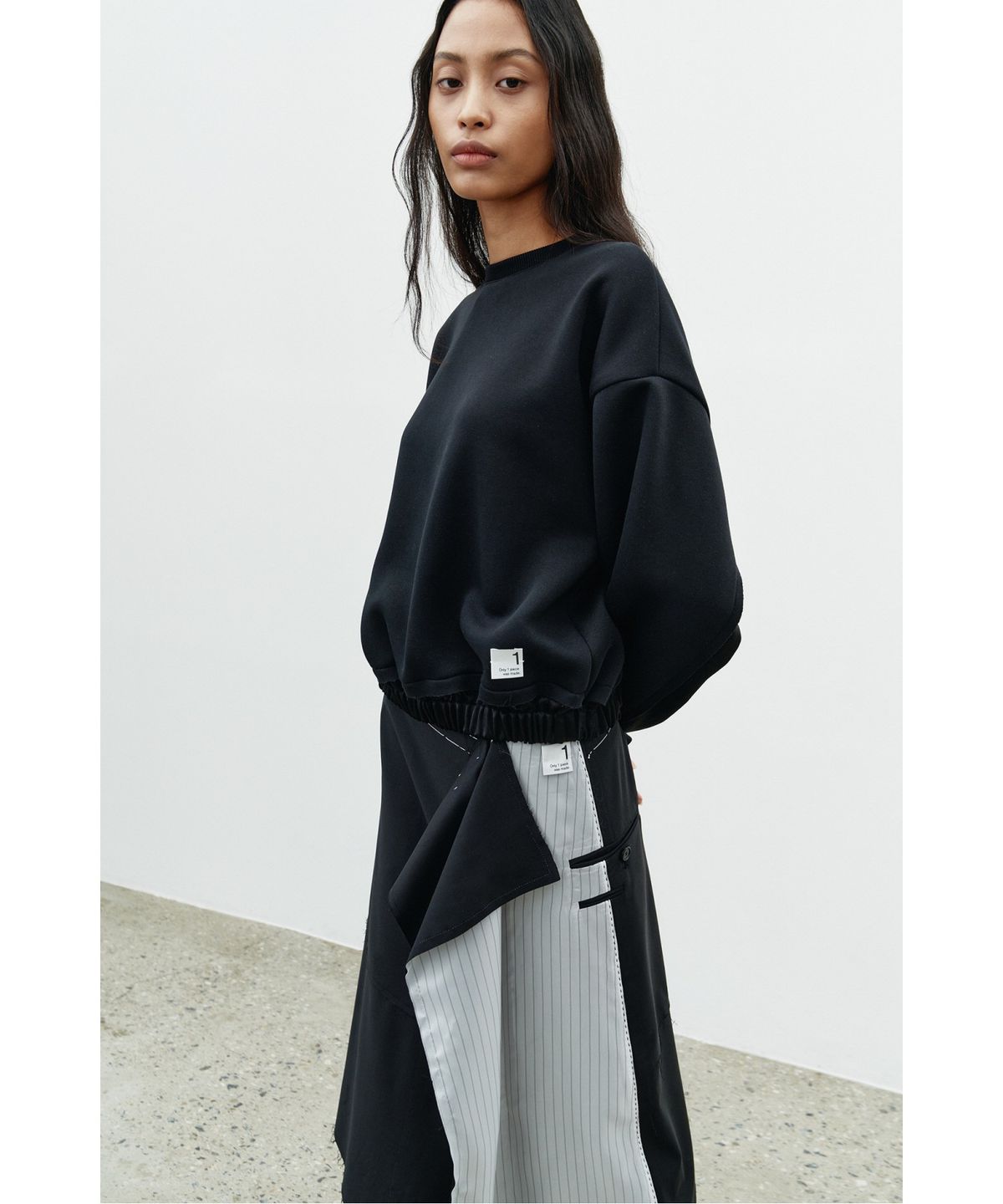 래코드(RECODE) Back cutout Top RQTAA25517BKX