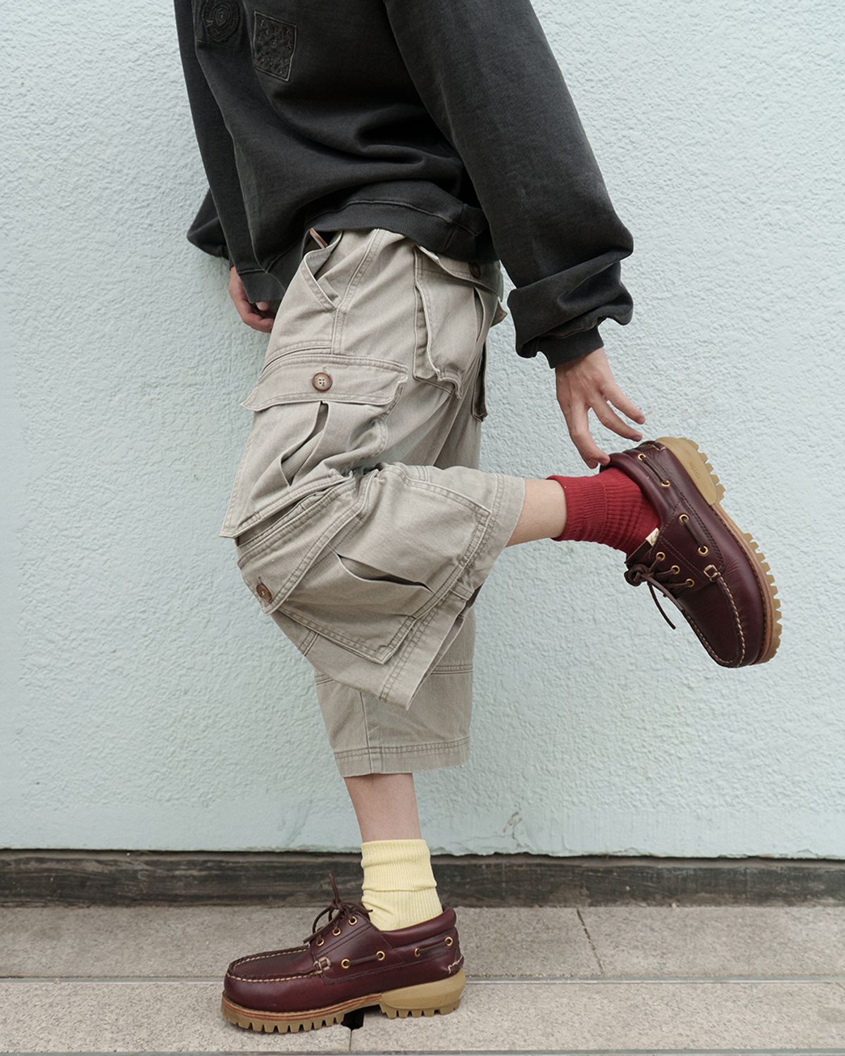 카락터(KARACTOR) Wanderer cargo bermuda pants / Cement gray