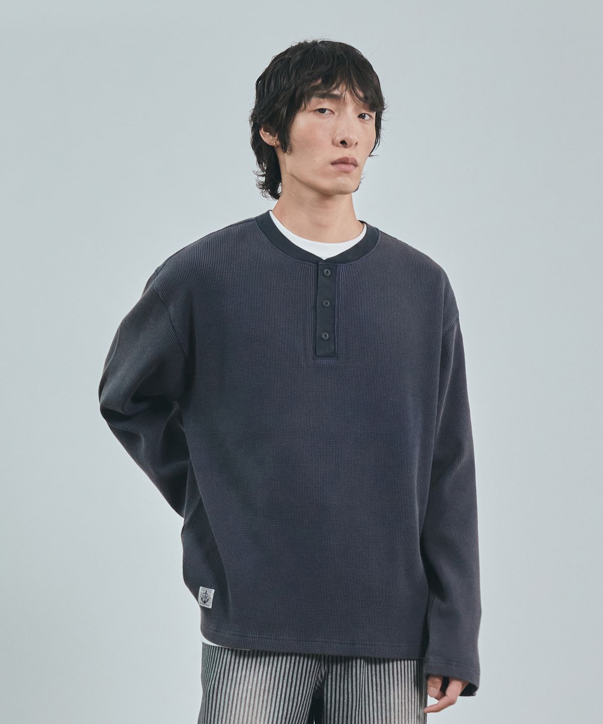 유니폼브릿지(UNIFORM BRIDGE) salt wash waffle henly neck t-shirt navy