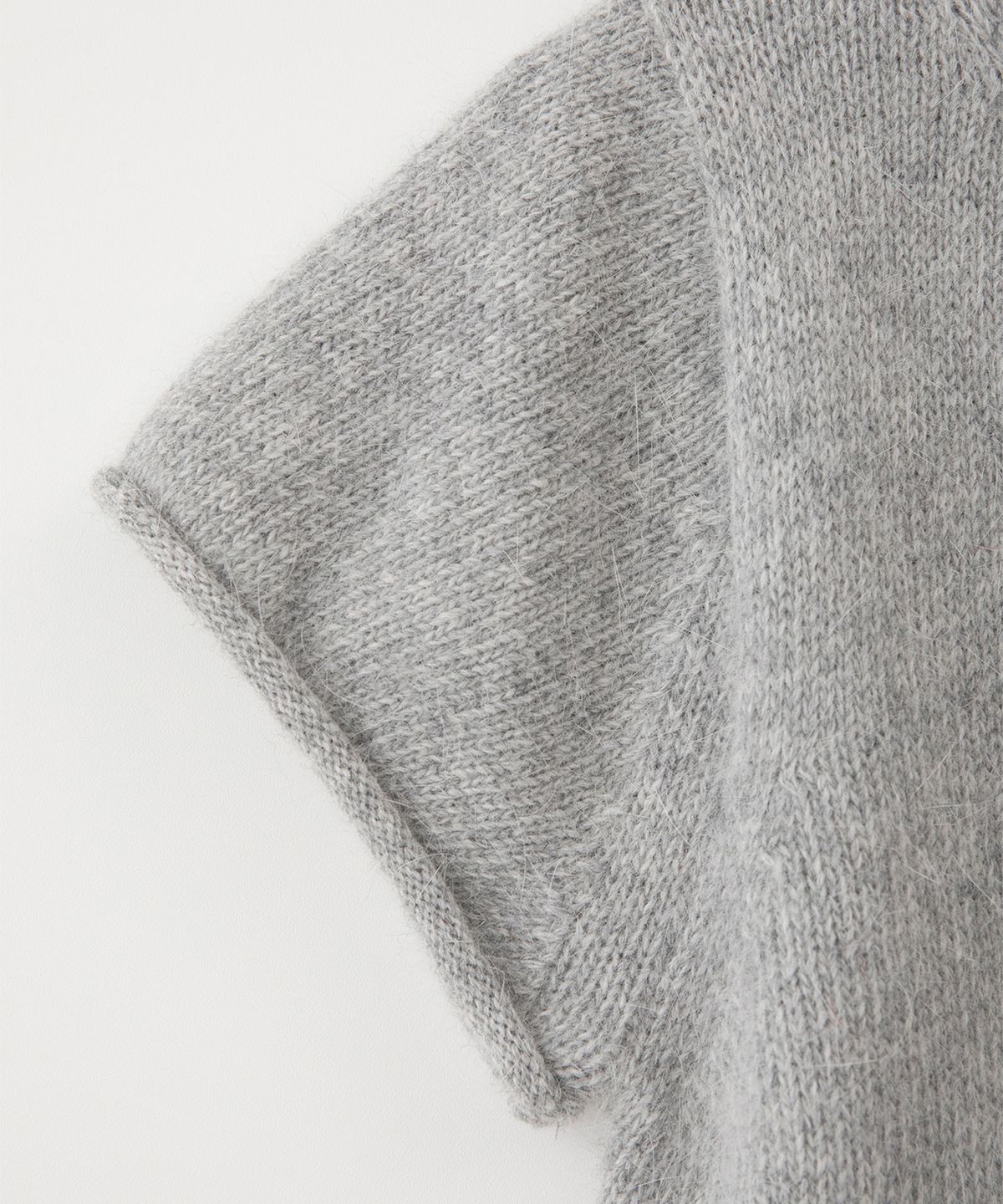 썸웨어버터(SOMEWHEREBUTTER) Angora Half Knit - Light Grey