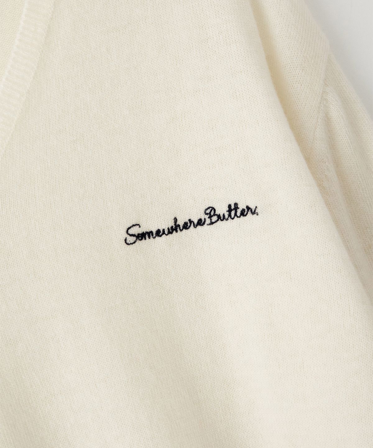 썸웨어버터(SOMEWHEREBUTTER) Roe V-Neck Knit - Ivory