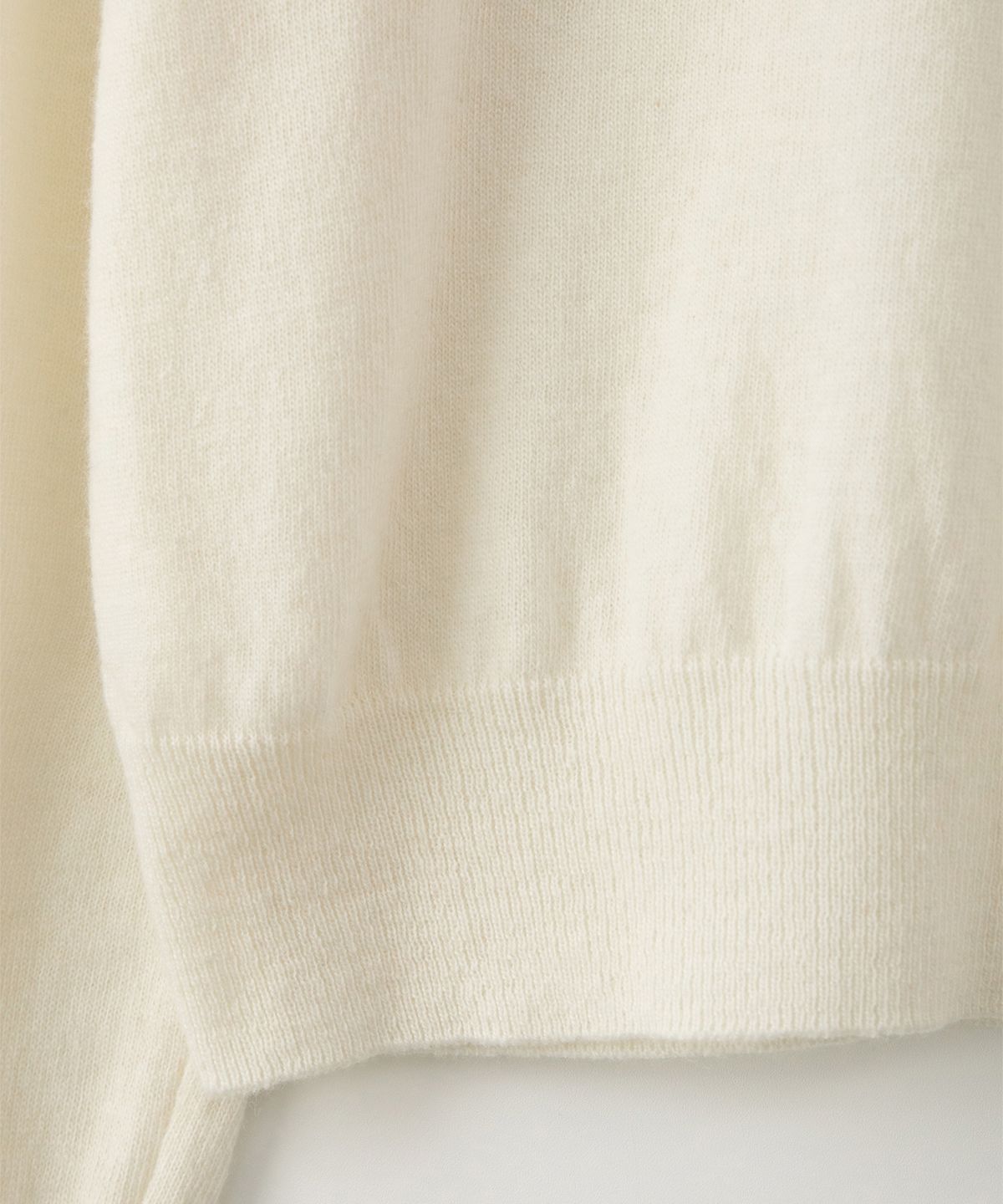 썸웨어버터(SOMEWHEREBUTTER) Roe V-Neck Knit - Ivory