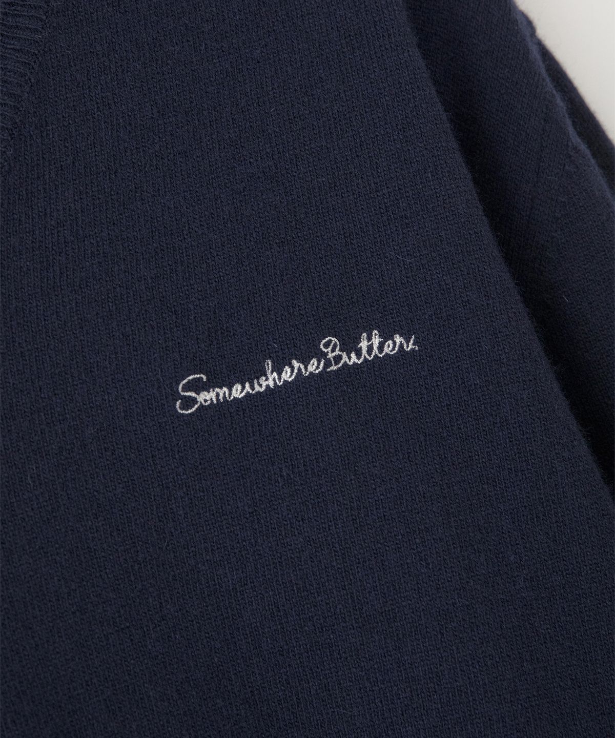 썸웨어버터(SOMEWHEREBUTTER) Roe V-Neck Knit - Navy