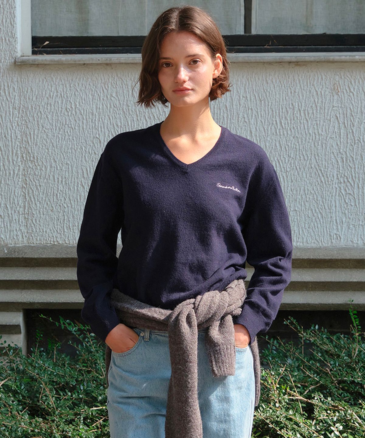 썸웨어버터(SOMEWHEREBUTTER) Roe V-Neck Knit - Navy
