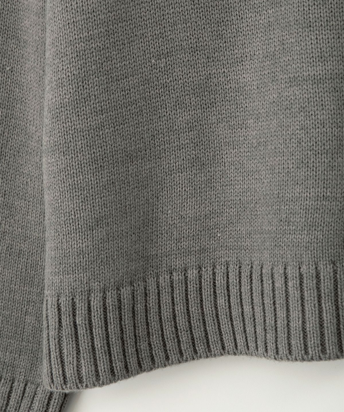 썸웨어버터(SOMEWHEREBUTTER) Casual Wave Logo Knit - Grey