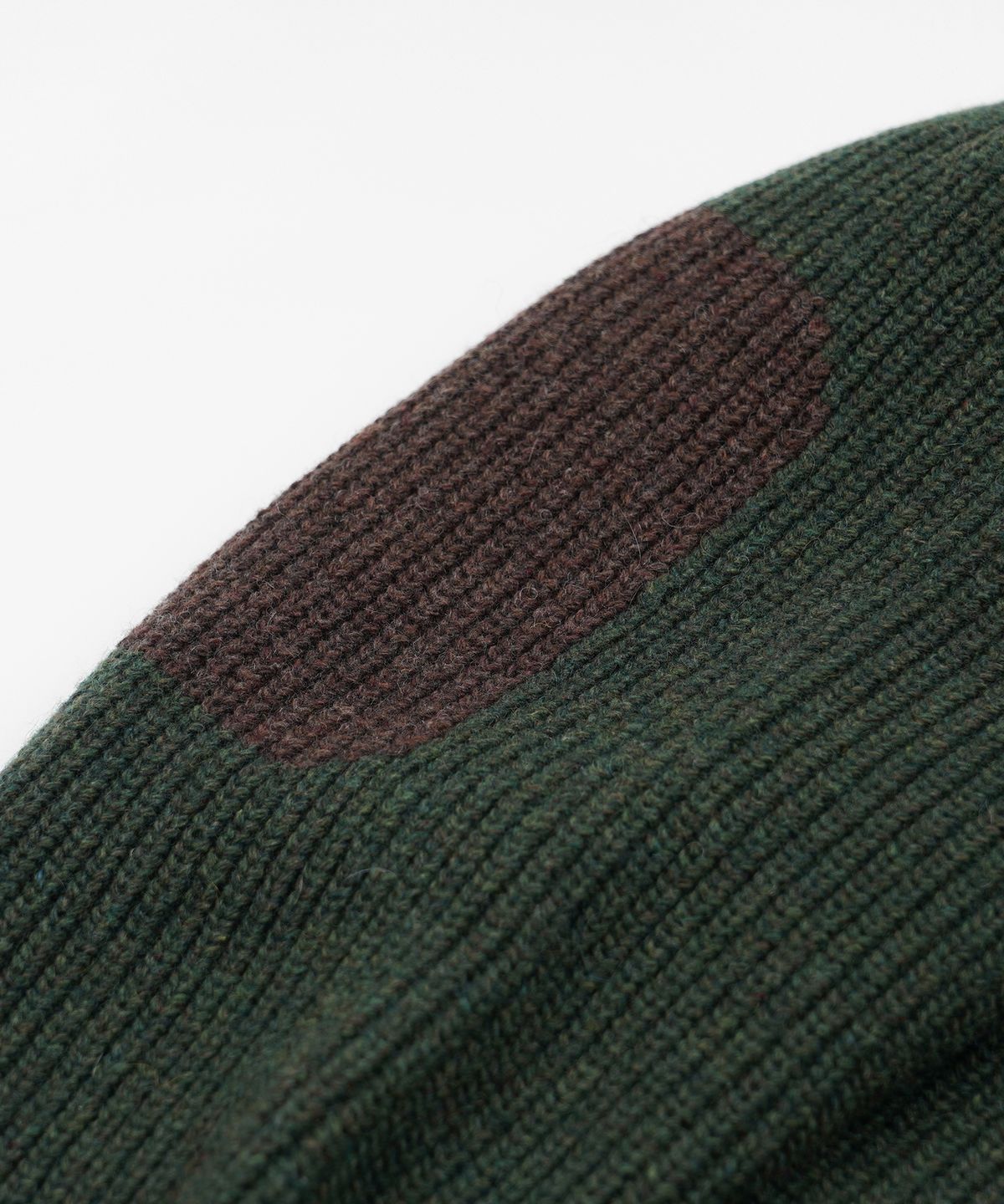 프리즘웍스(FRIZMWORKS) PATCH ROUND PULLOVER KNIT _ FOREST GREEN