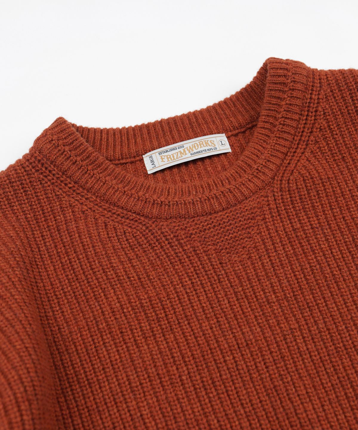 프리즘웍스(FRIZMWORKS) PATCH ROUND PULLOVER KNIT _ BRICK