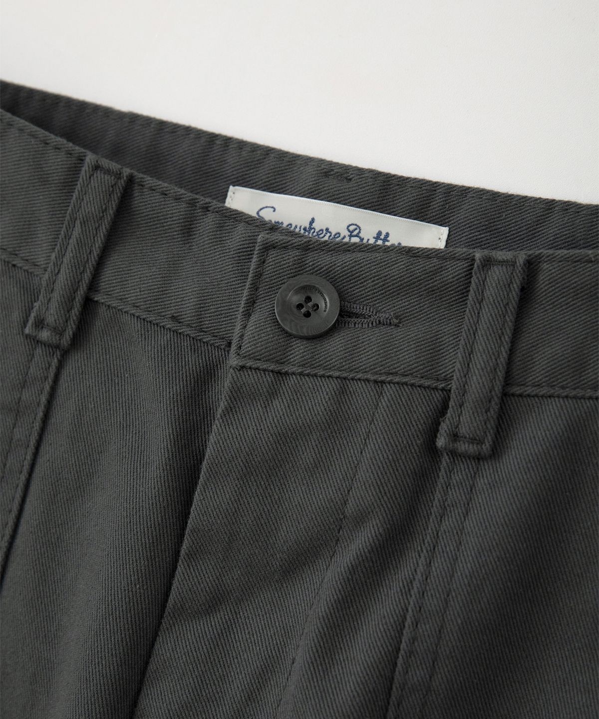 썸웨어버터(SOMEWHEREBUTTER) Jeep Wide Cargo Pants - Charcoal