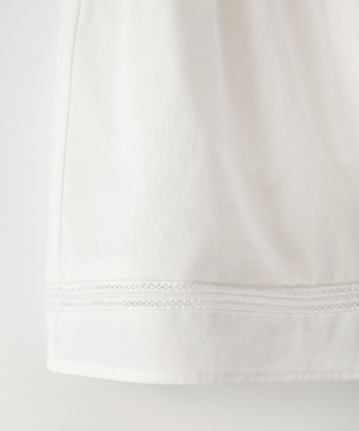 썸웨어버터(SOMEWHEREBUTTER) Soy Shirring Mini Skirt - Ivory
