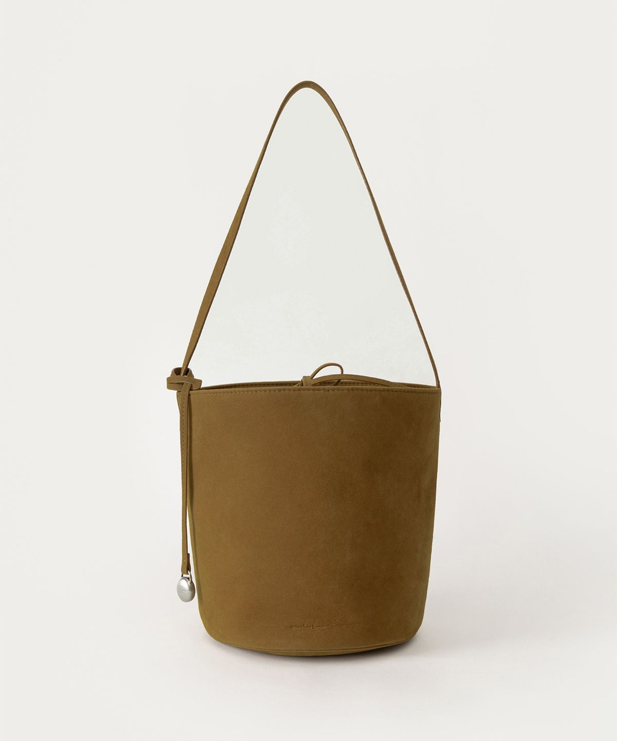 썸웨어버터(SOMEWHEREBUTTER) Suede Basket Bag - 2Color