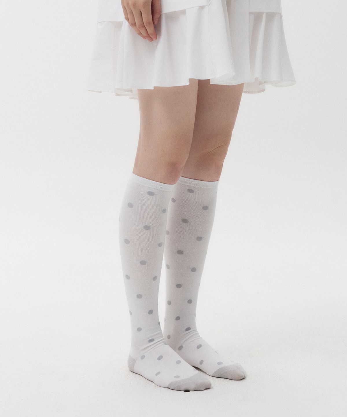 오헤시오(OHESHIO) DOT KNEE SOCKS, WHITE