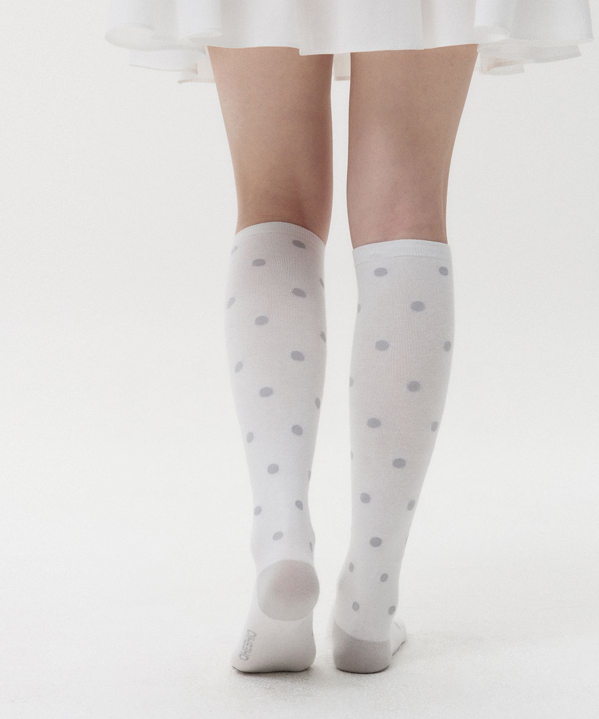 오헤시오(OHESHIO) DOT KNEE SOCKS, WHITE