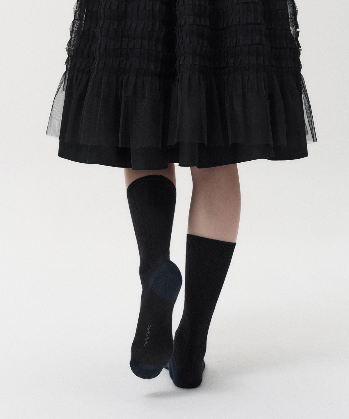 오헤시오(OHESHIO) STRIPED RIB SOCKS, BLACK
