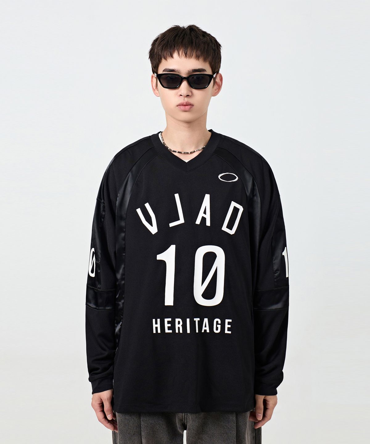 디미트리블랙(DIMITRI BLACK) VLAD 턴오버 아트웍 로고 럭비 저지_블랙