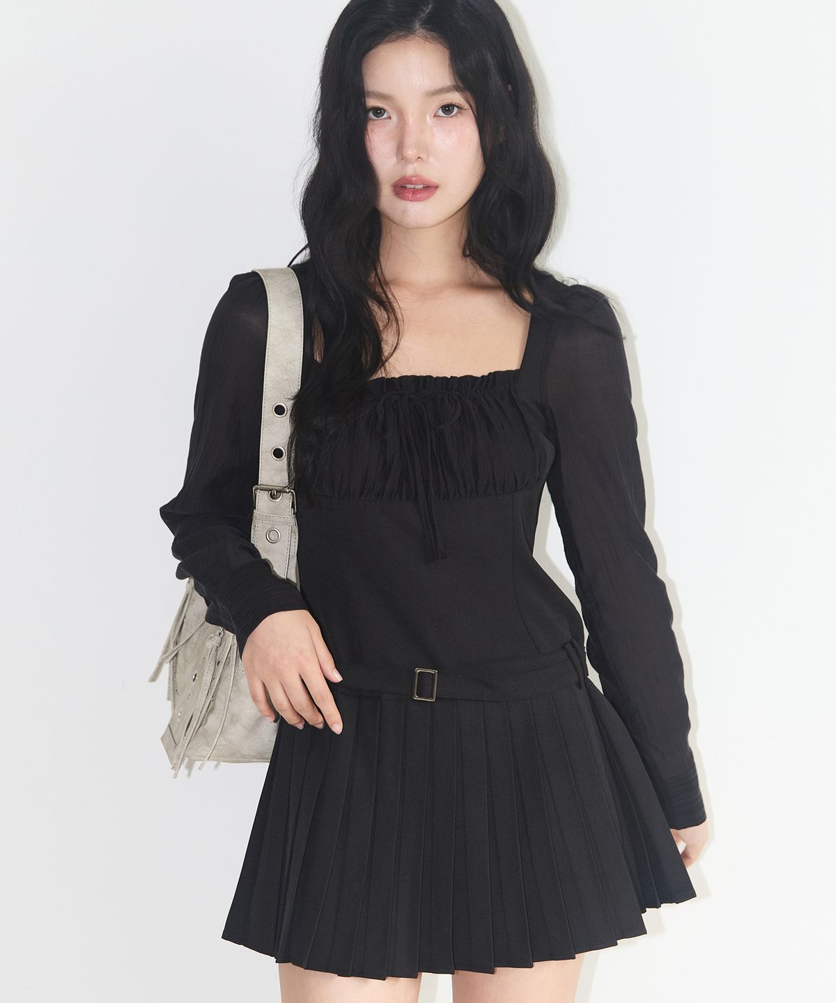 일리고(ILLIGO) 프레피 리본 플리츠 원피스 블랙