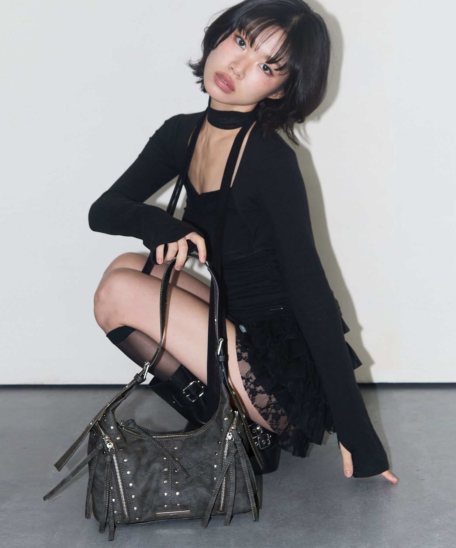 ILLIGO【RIFF EYELET BIG SHOULDER BAG】 MUSINSA公式 | ILLIGO リーフアイレットショルダーバッグブラック