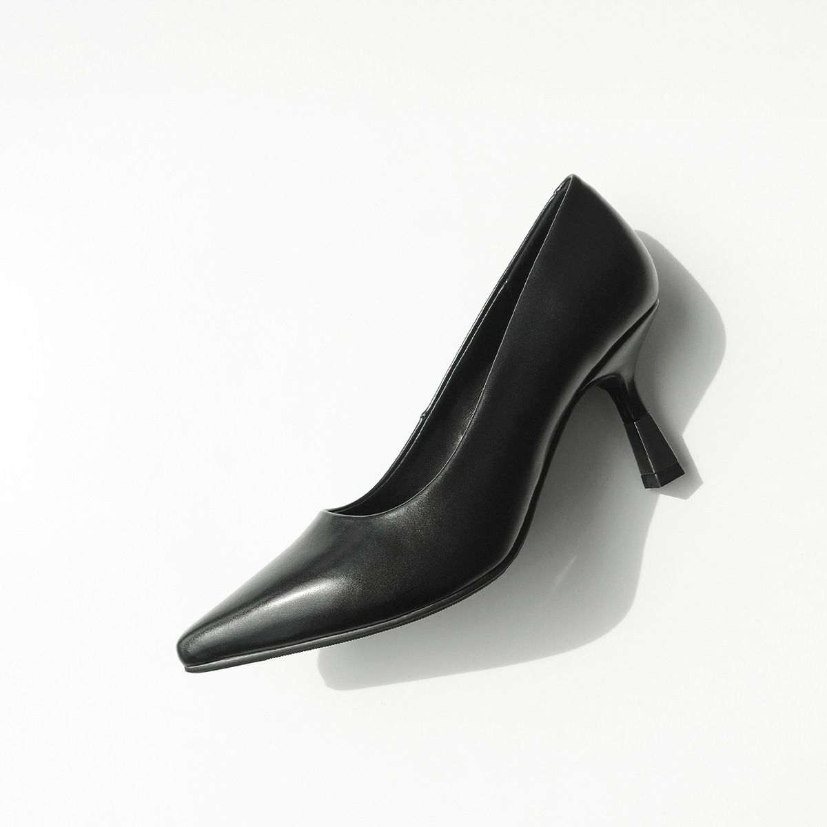 엘칸토(ELCANTO) 인텐스 여성 베이직 스틸레토 펌프스 7cm LCWD82I539