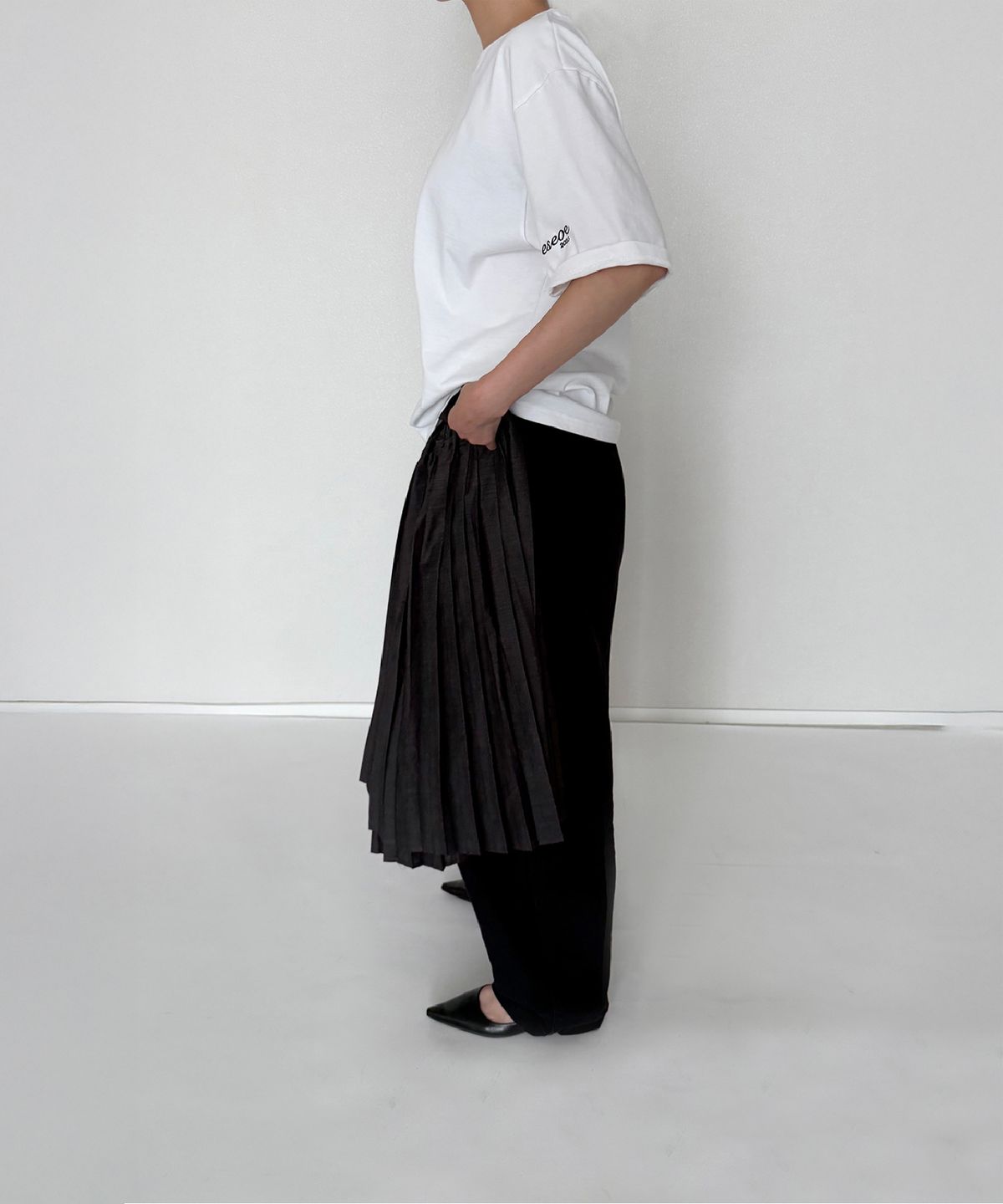 이서이(ESEOE) genderless ㅁ t-shirts White