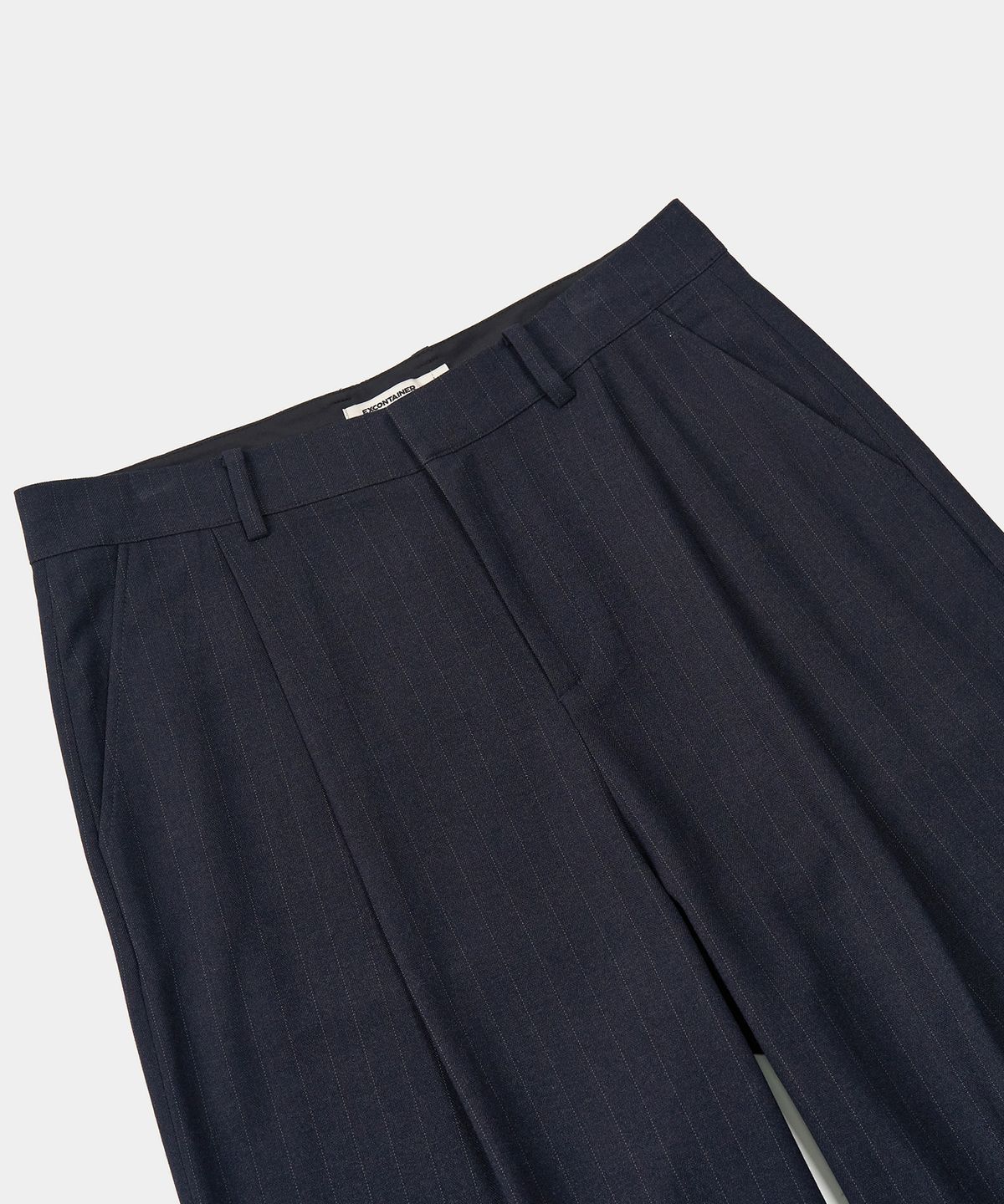 엑스컨테이너(EXCONTAINER) 클래식 원턱 핀 스트라이프 트라우저 (NAVY)